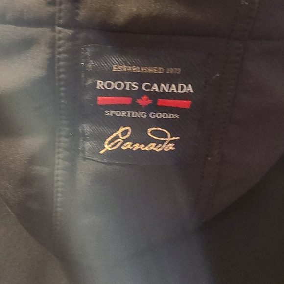 ROOTS Hooded Black Rain Jacket - Picture 4 of 8